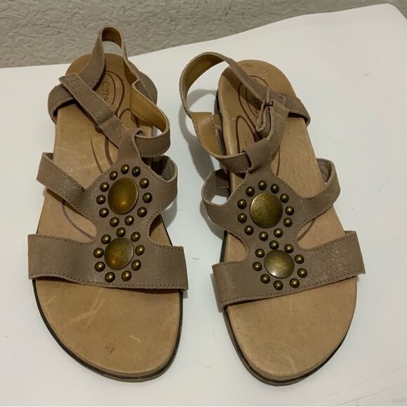 AETREX Suede Low Heel Flat Comfort Studded Sandal Sz US 8.5 PERFECT - Picture 1 of 5